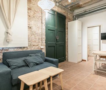 Carrer de lAtlàntida, Barcelona, Catalonia 08003 - Photo 1