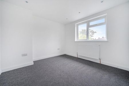 5 bedroom end of terrace house to rent - Photo 4