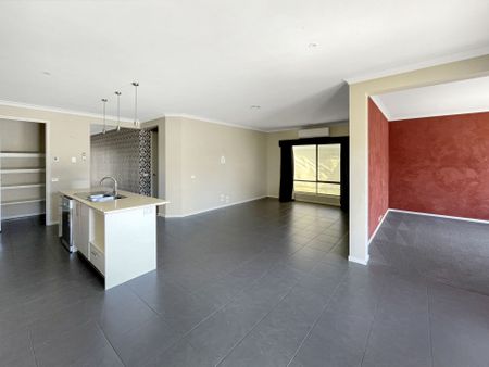 14 Chifley Drive, Delacombe - Photo 3