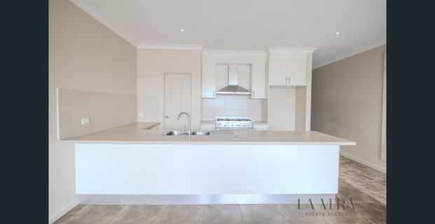 Modern Apartment Living in Keilor East - Photo 1