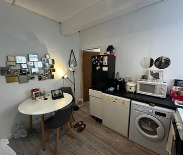 1 Bed Flat, London, N3 - Photo 4