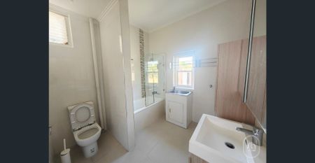 Spacious Family Home in a Prime Box Hill Location (Partly Furnished) - Photo 3