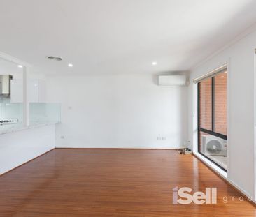 3 Bedroom Townhouse in Dandenong - Photo 3