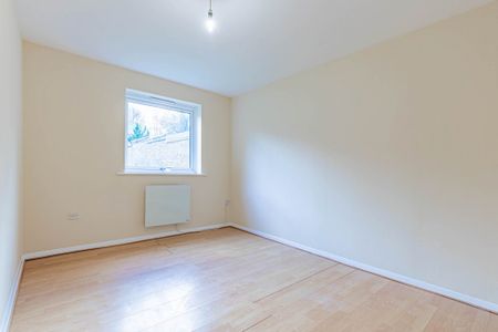 2 bed Flat for rent - Photo 4