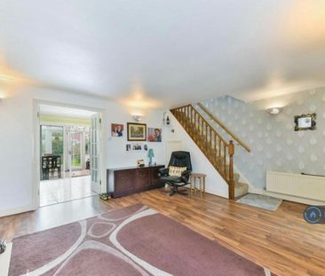 3 bedroom end of terrace house to rent - Photo 2