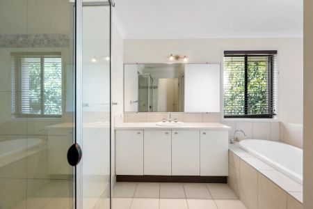 Large Family Home At The Top of Buderim - Photo 5