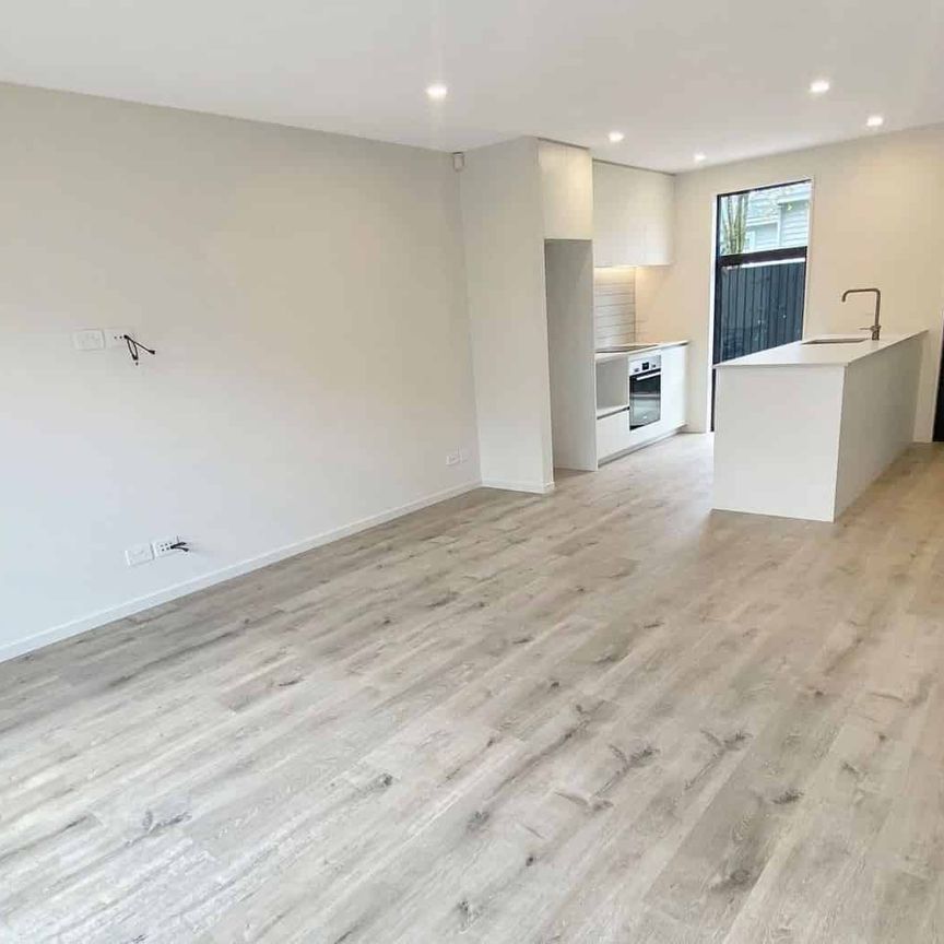 Stylish St Albans Townhouse - Photo 1