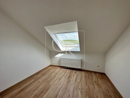 Erstbezug nach Modernisierung von heller gemütlicher 4-Zimmer-DG-Wohnung - Photo 5