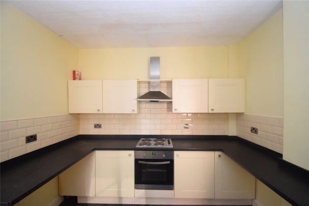 3 bed apartment to rent in Avenue Victoria, Scarborough, YO11 - Photo 1