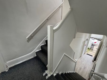 5 Bed Terraced House, Medora Road, SW2 - Photo 2