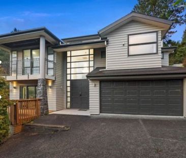 Spacious 6BR Retreat in Albany Heights - Photo 4