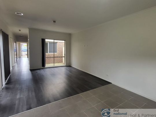 FAMILY LIVING - Photo 1