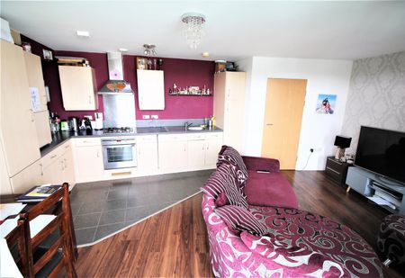 Pegler Way, Crawley - Photo 3