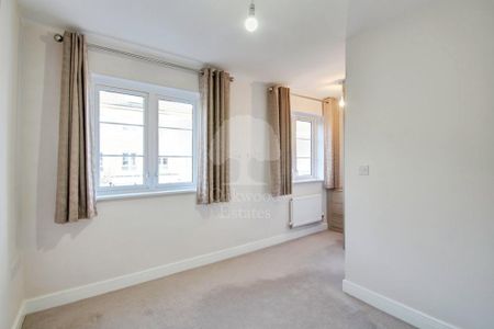 4 bedroom semi-detached house to rent - Photo 5