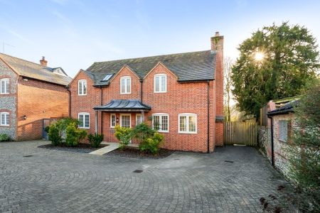 4 bedroom detached house to rent - Photo 4