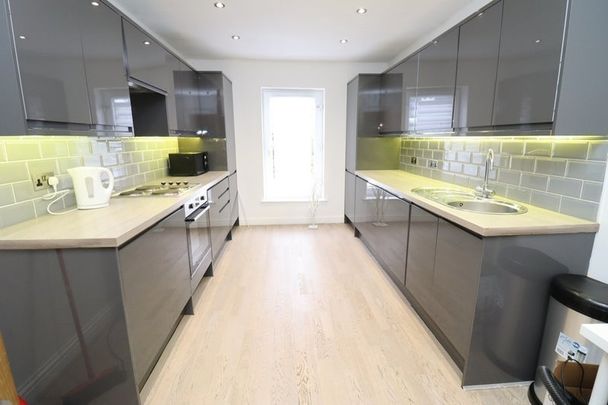 Room in a Shared Flat, Leythe Road, W3 - Photo 1