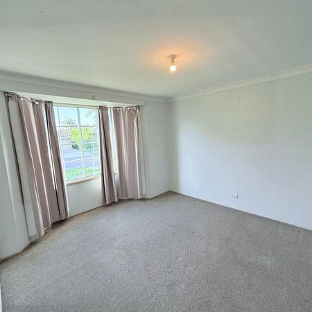 FAMILY HOME, IDEAL LOCATION, QUIET CUL-DE-SAC LIVNG - Photo 2