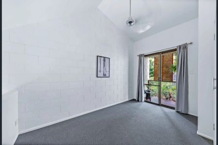 Prime Cannonvale location. Renovated Townhouse! - Photo 5