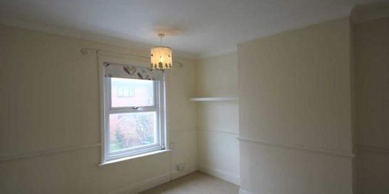 2 bedroom property to rent in Camberley - Photo 3