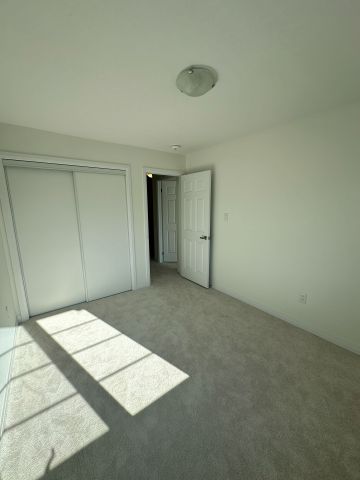 For Lease - 202 Port Crescent, Welland, Ontario - Photo 3