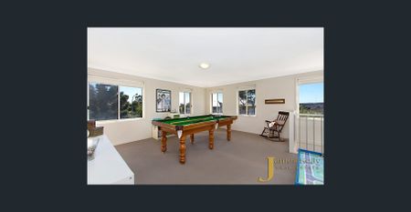 Spacious Family Home In Prestigious Location !! - Photo 2