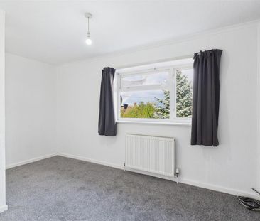 3 bedroom end of terrace house to rent - Photo 2