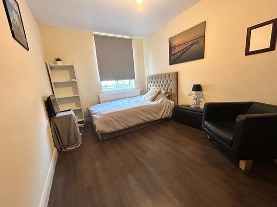 1 bedroom in a house share to rent - Photo 1