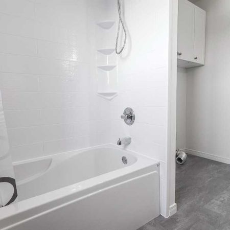 🔥 4 ½ entièrement rénové – Disponible dès maintenant ! 🔥 - Photo 3