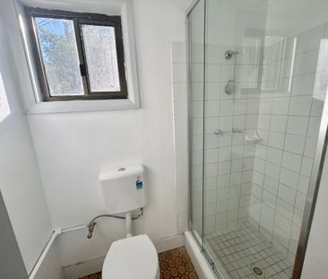 4 BEDROOM FAMILY HOME - Photo 6