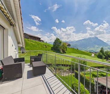 Schöne Dachwohnung inmitten der Natur - Photo 1