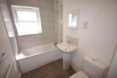 3 bedroom terraced house to rent - Photo 2