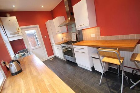4 bedroom terraced house to rent - Photo 4