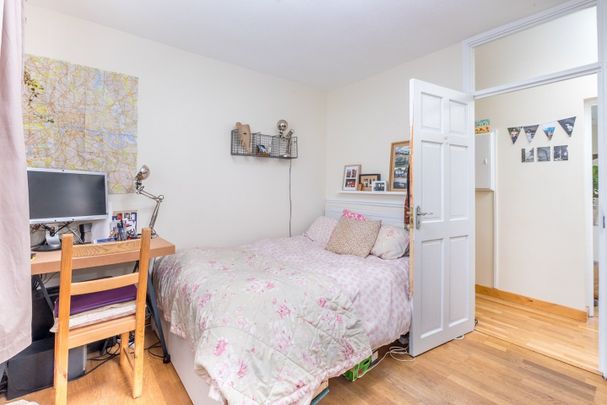 3 Bed Flat, Darville Road, N16 - Photo 1