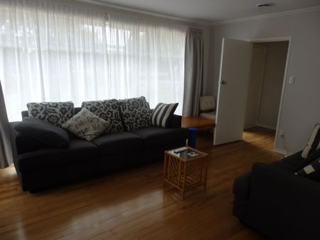 Leamington 3 Bedrooms - Semi Furnished - Photo 3