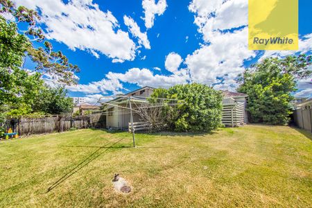 Two Bedroom Plus Study Family Home Situated On Parramatta CBD Fringe - Photo 4