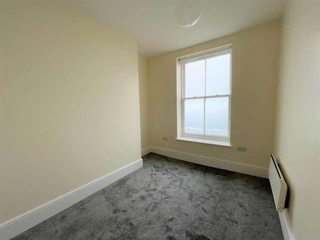 Blenheim Terrace, Scarborough, YO12 - Photo 4