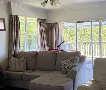 Charming 3BR Home Near Raumati Beach! - Photo 2