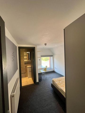 2 bedroom flat to rent - Photo 4