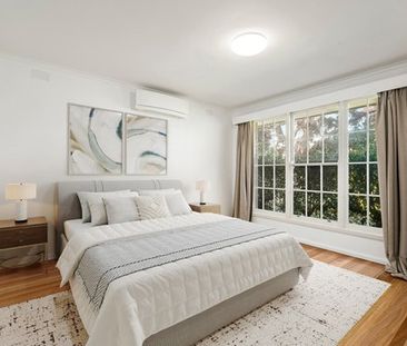 ELEGANT 3 BEDROOM PLUS STUDY IN PRESTIGIOUS LOCALE! - Photo 6