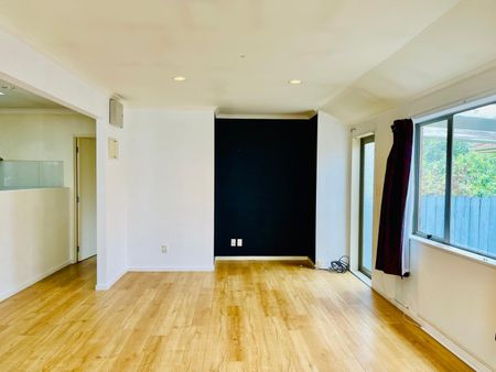 GLEN EDEN, 3 BEDROOM - Photo 3