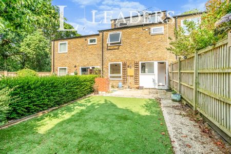 3 bedroom terraced to rent The Copse, Chichester, PO19 - Photo 3