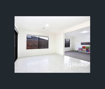 Zoned to Alamanda K-9 College! APPLICATIONS NOW OPEN - Photo 3