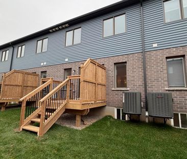 For Lease - 36 Oak Forest Common Crescent, Cambridge, Ontario - Photo 2