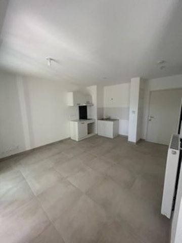 location Appartement T1 DE 31.57m² À SIX FOURS LES PLAGES - Photo 3