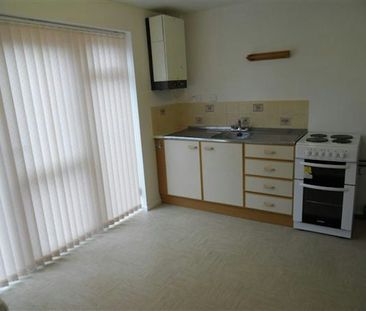 Terraced House to rent on - Photo 2