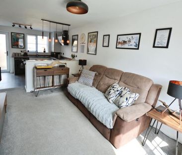 2 bedroom semi-detached house to rent - Photo 5