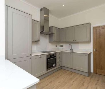 Hurst Road, Horsham, RH12 - Photo 3