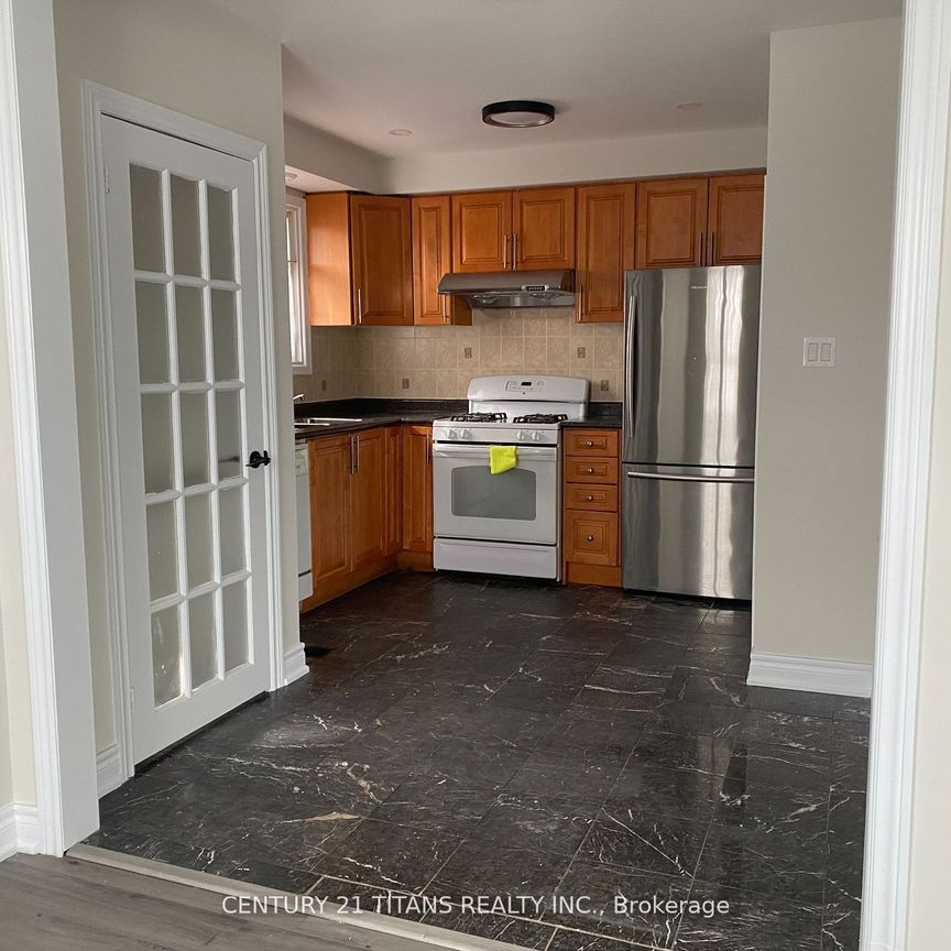 For Lease - 26 Stephenfrank Road, Toronto, Ontario - Photo 1