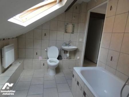 ORBEC - Centre ville, place de la mairie. Appartement en duplex - Photo 5