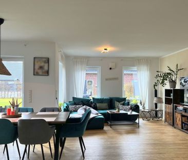 Wohnen mit Stil: Doppelhaushälfte mit EBK, Süd-Terrasse & Carport i... - Photo 1